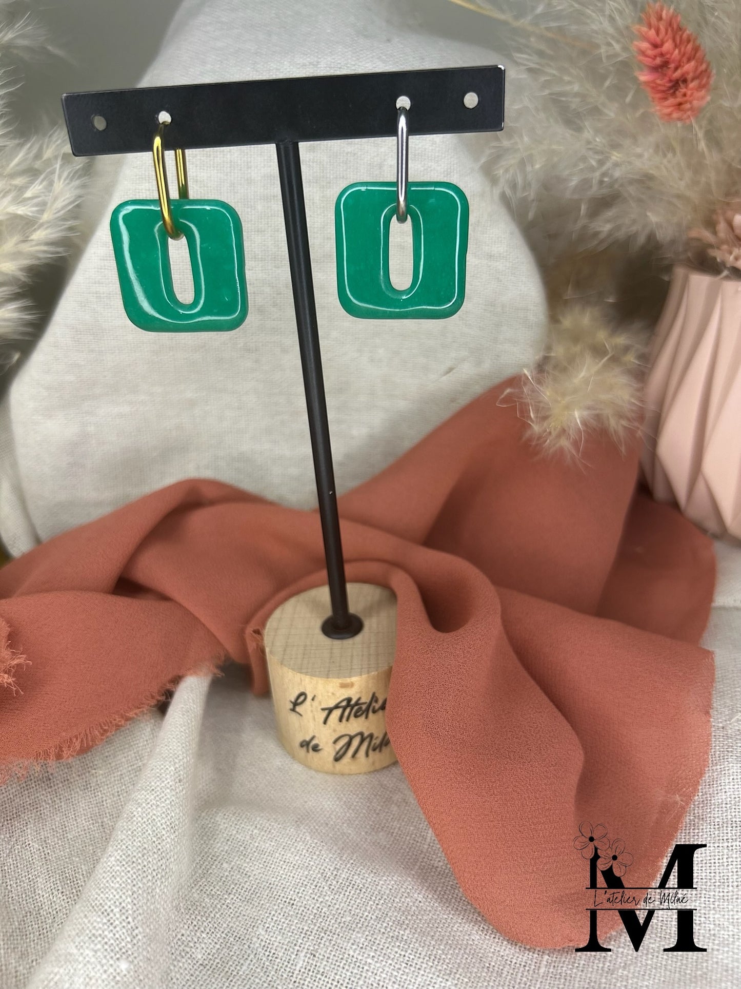 Pampille carrée rétro vert émeraude en pâte polymère artisanale