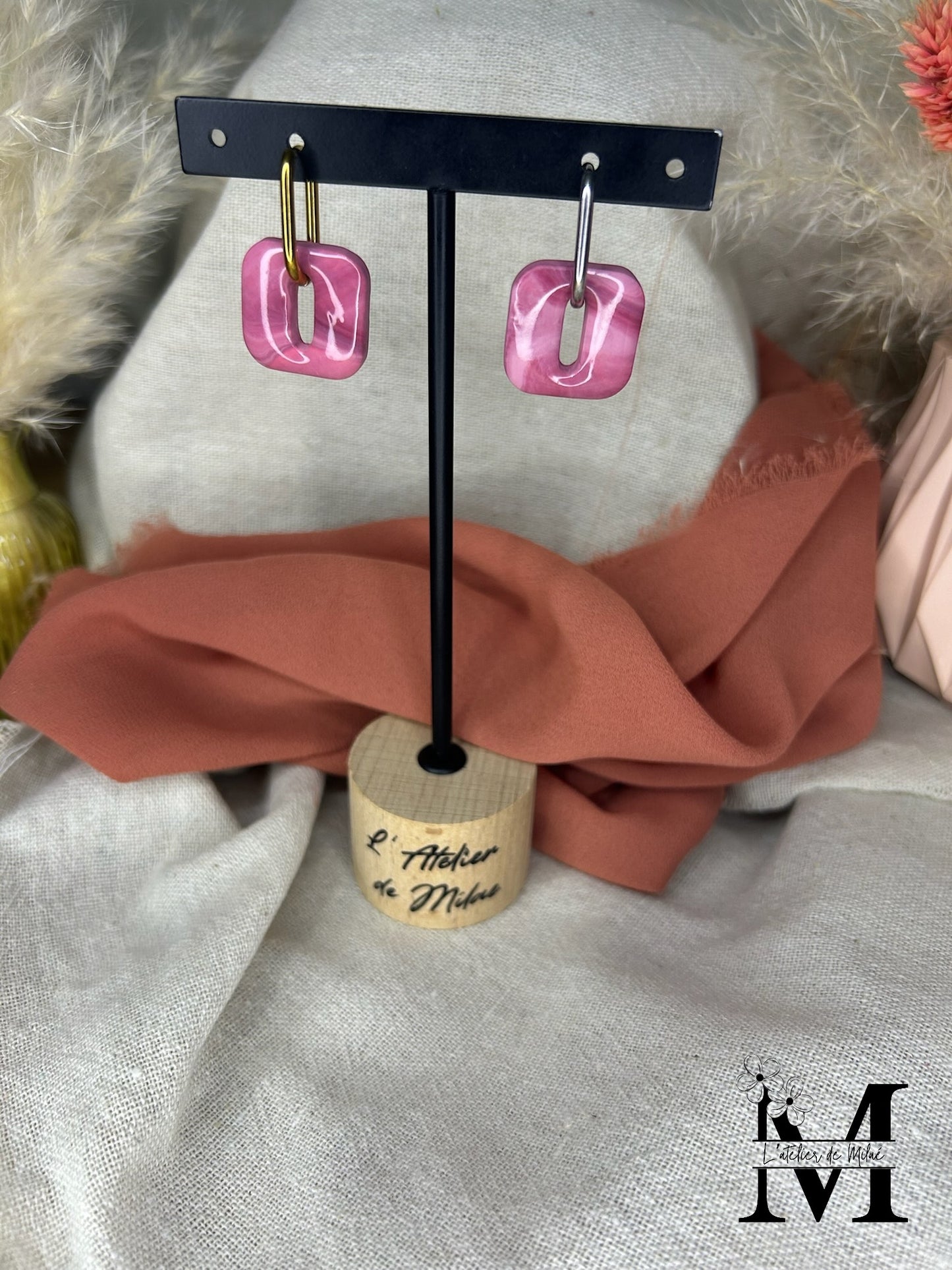 Pampille carrée rétro marbré rose en pâte polymère artisanale