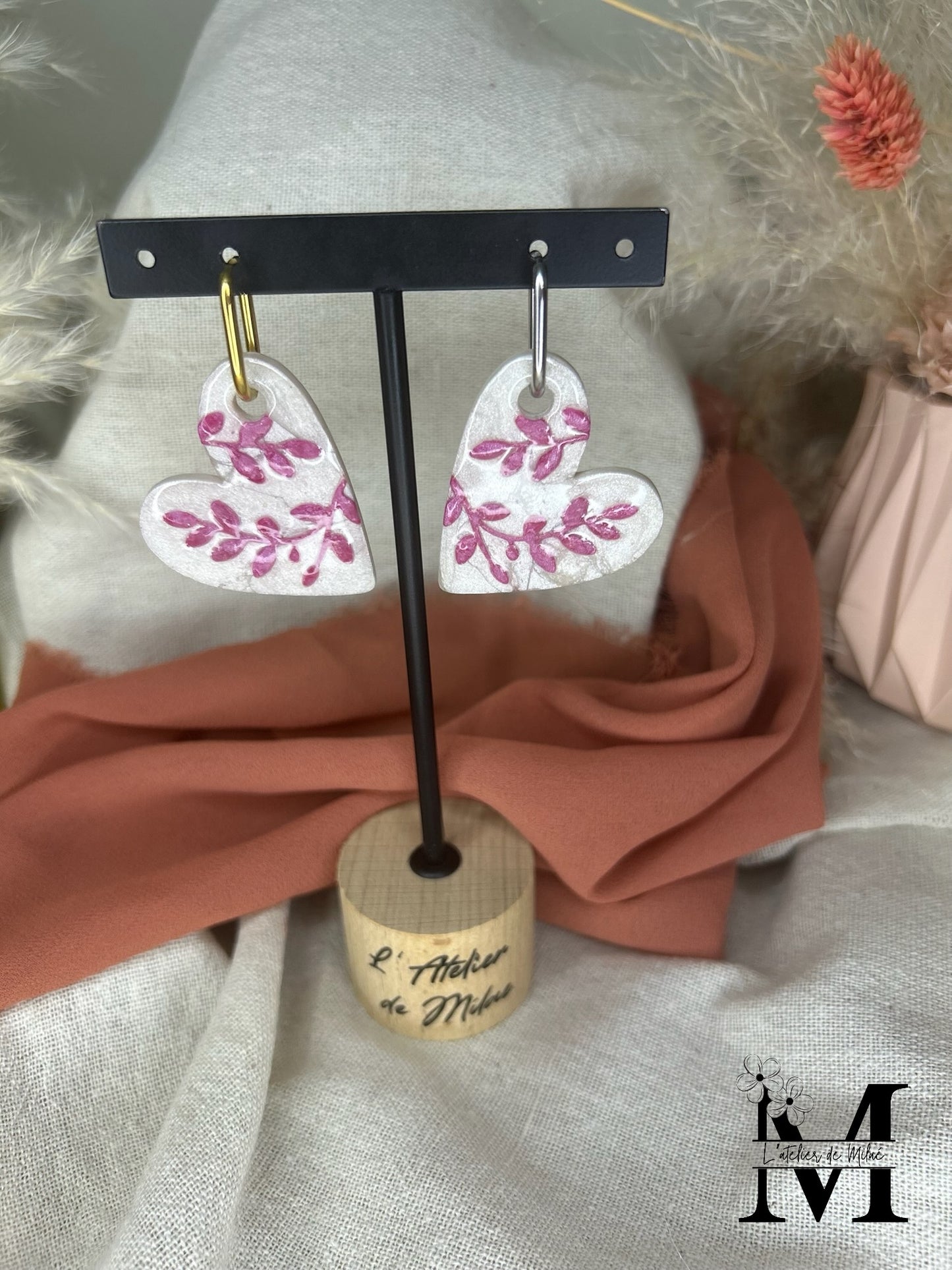 Pampille cœur floral asymétrique en pâte polymère faite main