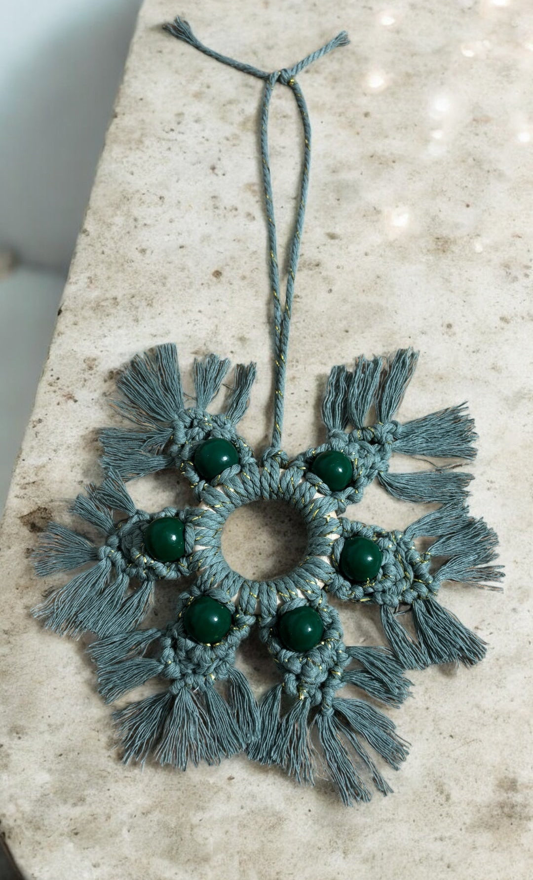 Flocon perlé en macramé - coloris au choix