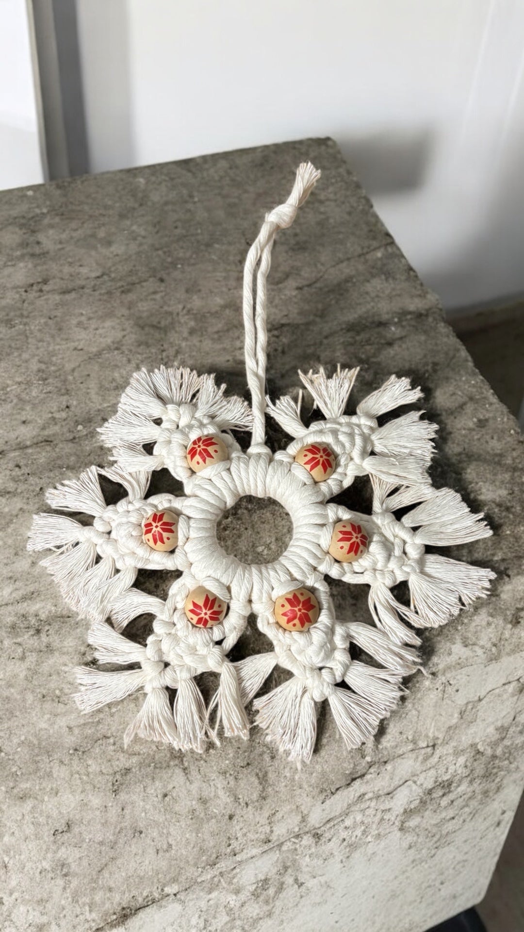 Flocon perlé en macramé - coloris au choix