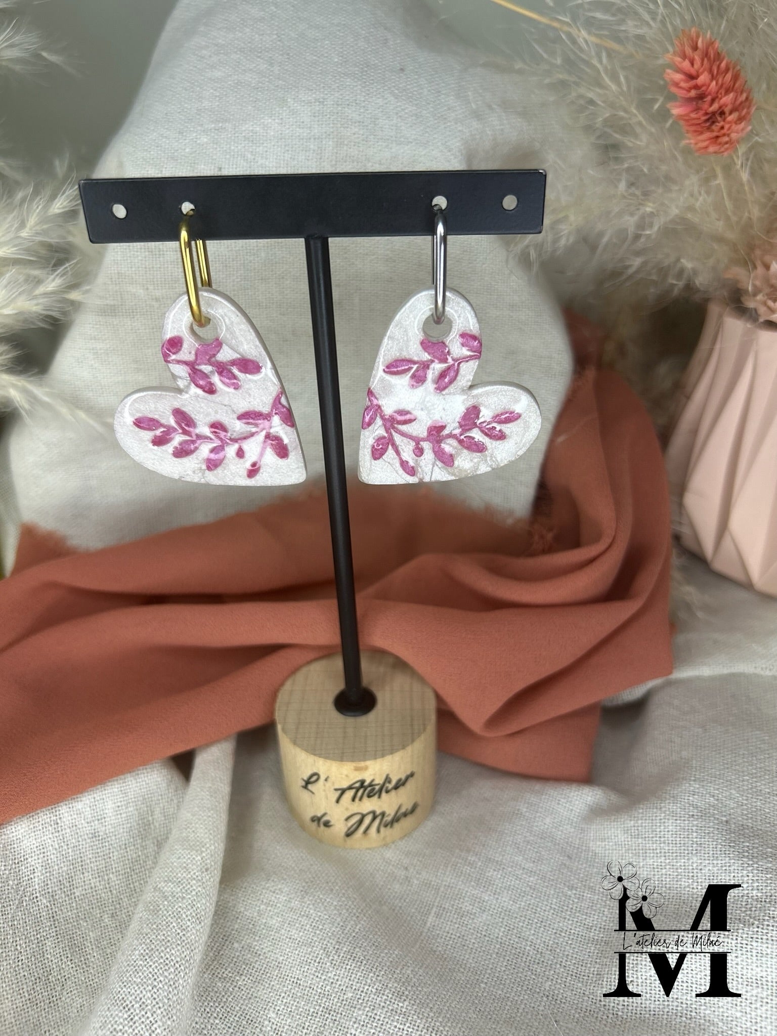 Pampille cœur floral asymétrique en pâte polymère faite main