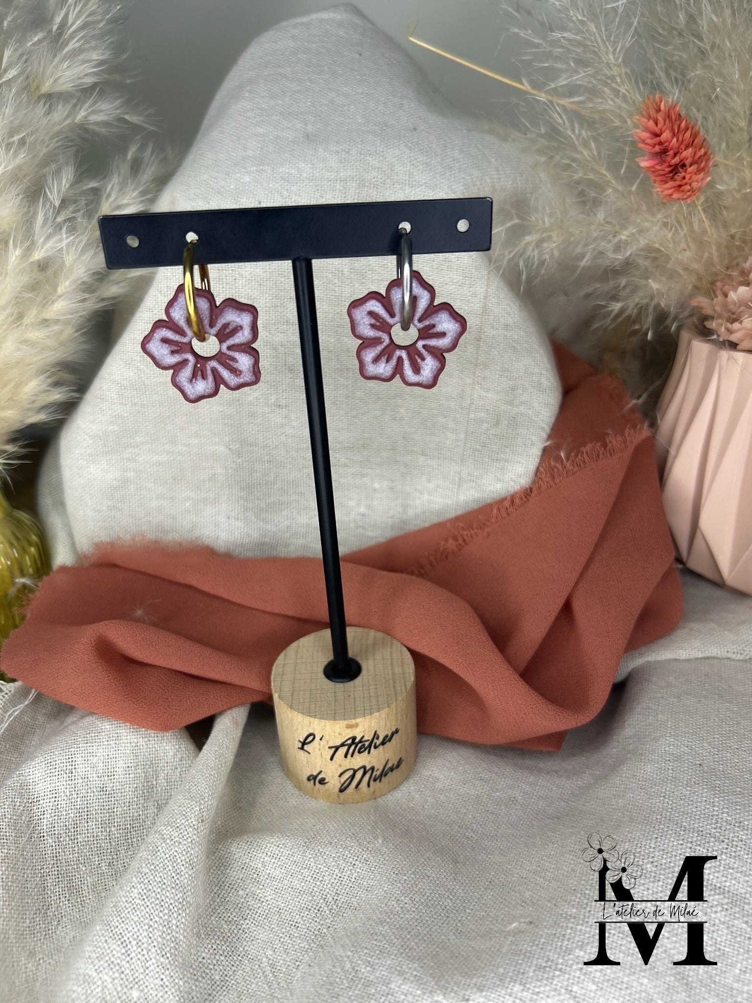 Pampille hibiscus prune en pâte polymère artisanale