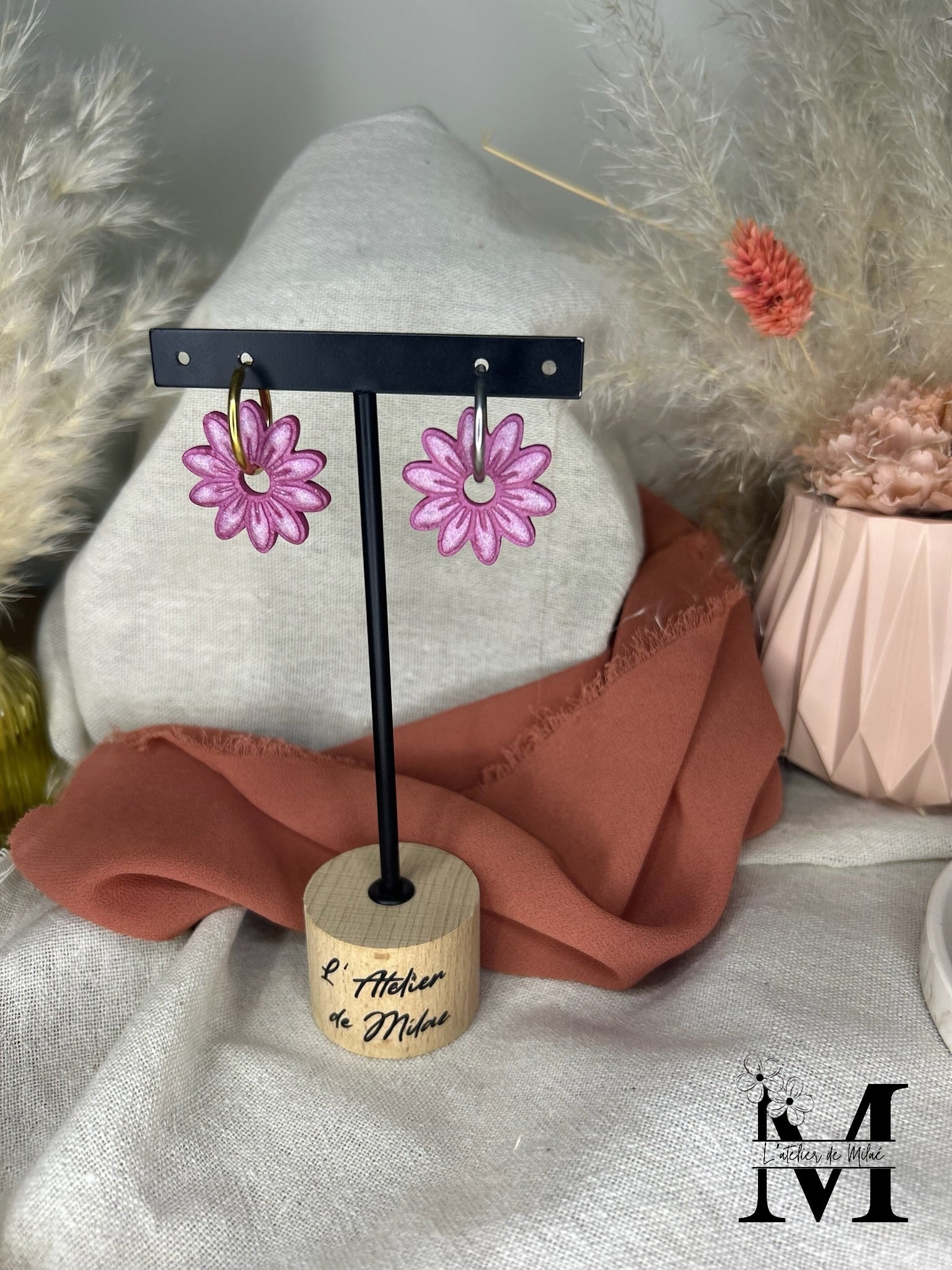 Pampille marguerite rose en pâte polymère faite main
